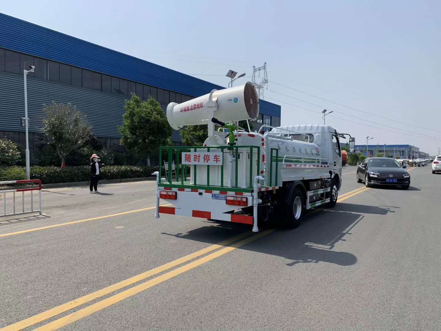 東風(fēng)凱普特新能源純電動(dòng)5方灑水車(chē)