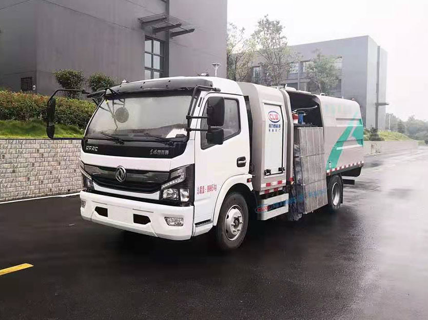 東風(fēng)大多利卡純電動(dòng)護(hù)欄清洗車