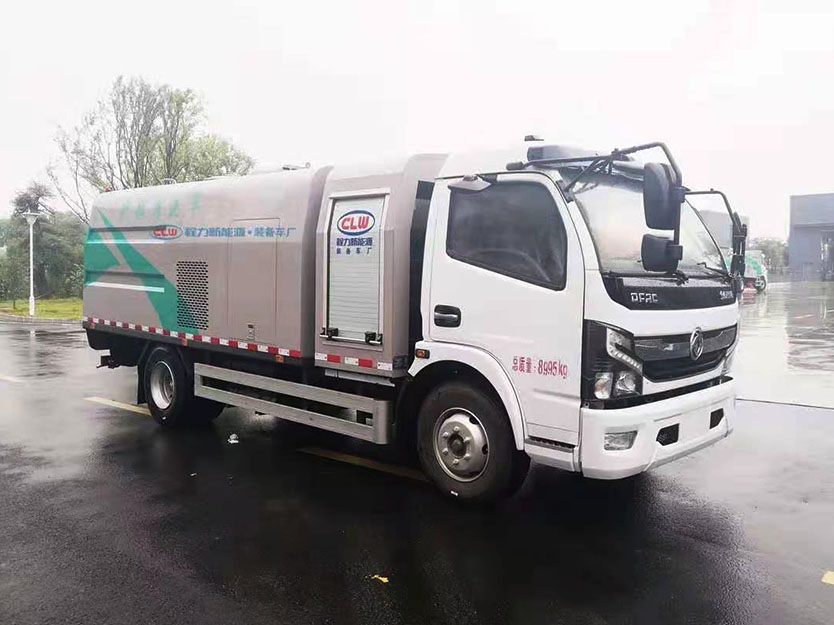 東風(fēng)大多利卡純電動(dòng)護(hù)欄清洗車