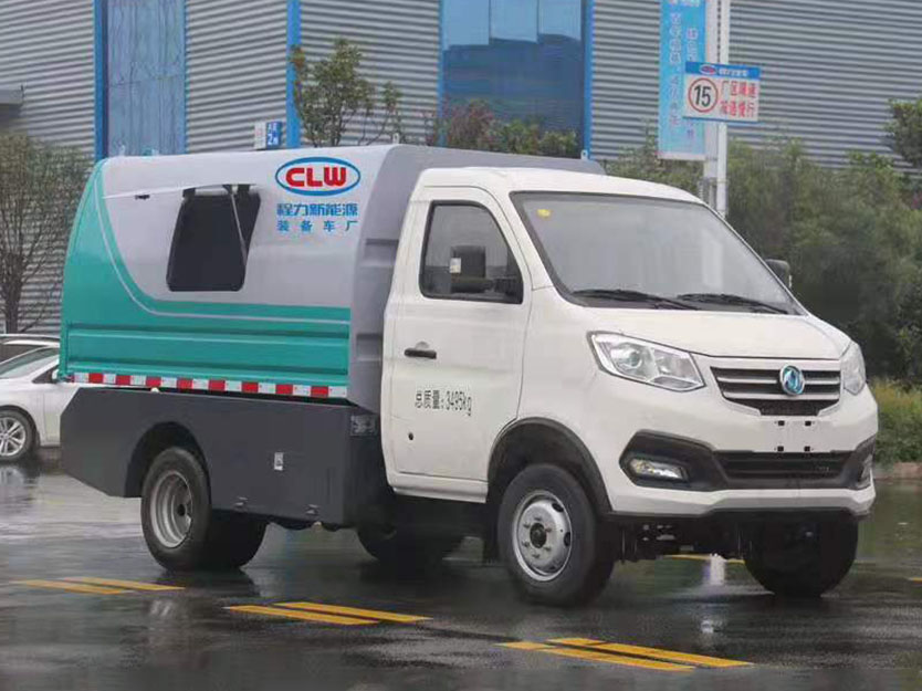 東風(fēng)大多利卡純電動(dòng)護(hù)欄清洗車(chē)