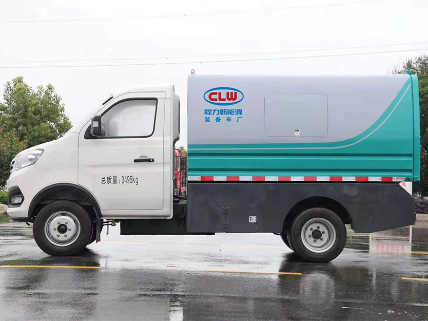 東風(fēng)大多利卡純電動(dòng)護(hù)欄清洗車(chē)