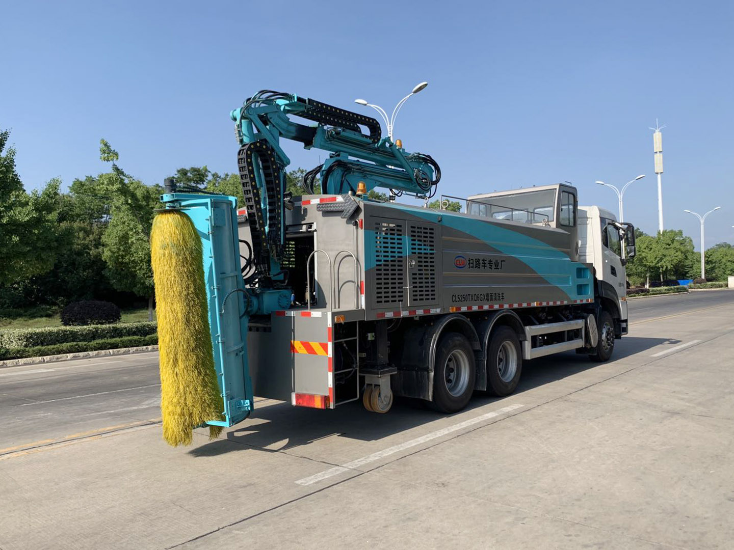 國(guó)六東風(fēng)天龍后雙橋墻面清洗車