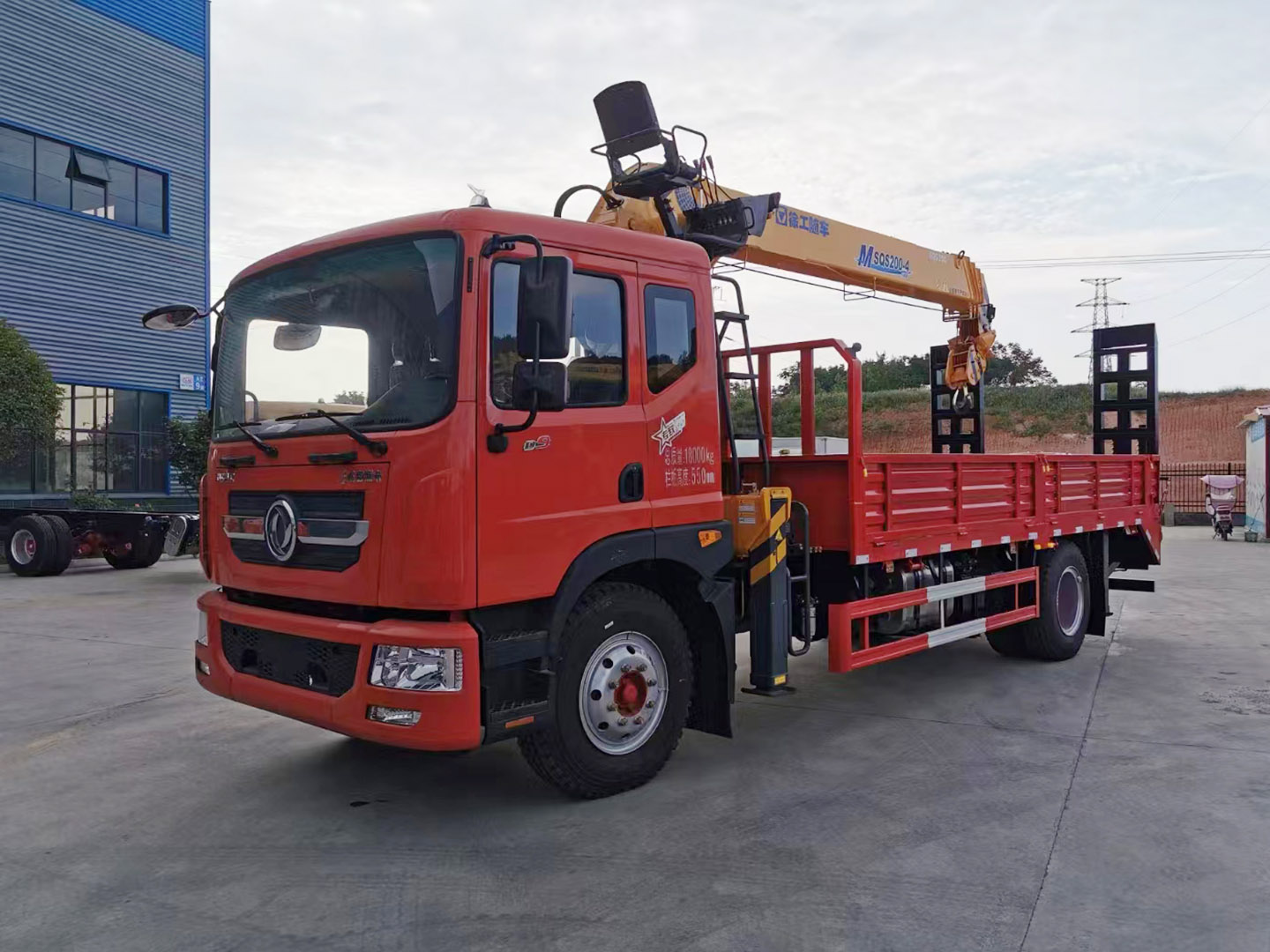 國(guó)六東風(fēng)多利卡D9隨車(chē)吊帶爬梯