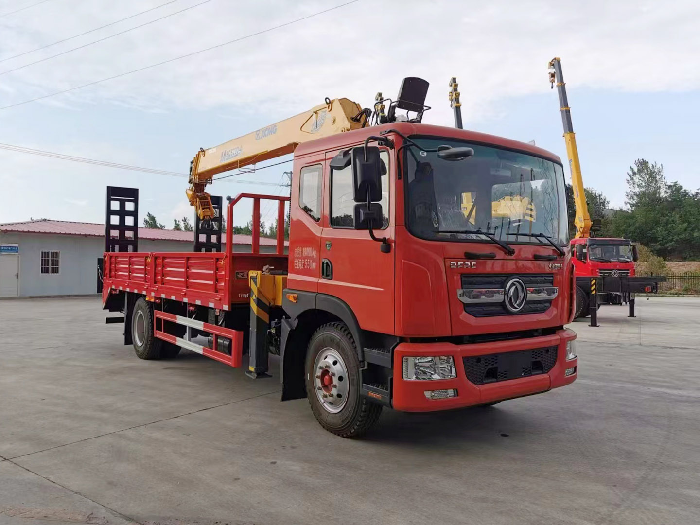 國(guó)六東風(fēng)多利卡D9隨車(chē)吊帶爬梯