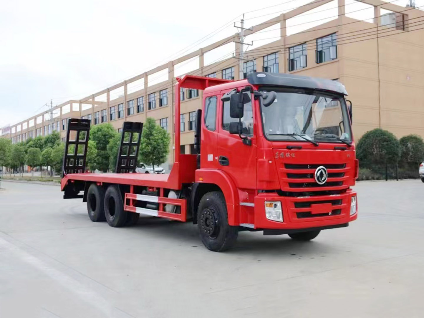 國六東風(fēng)錦程V6后八輪平板運輸車