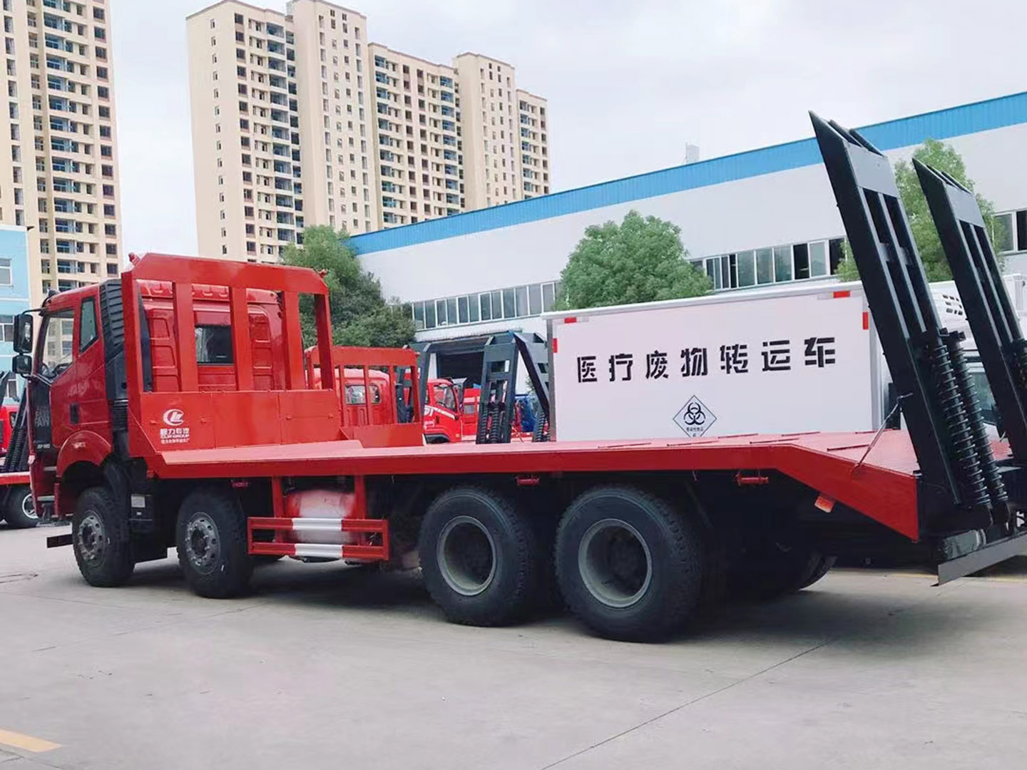 國(guó)六解放J6前四后八平板運(yùn)輸車(chē)