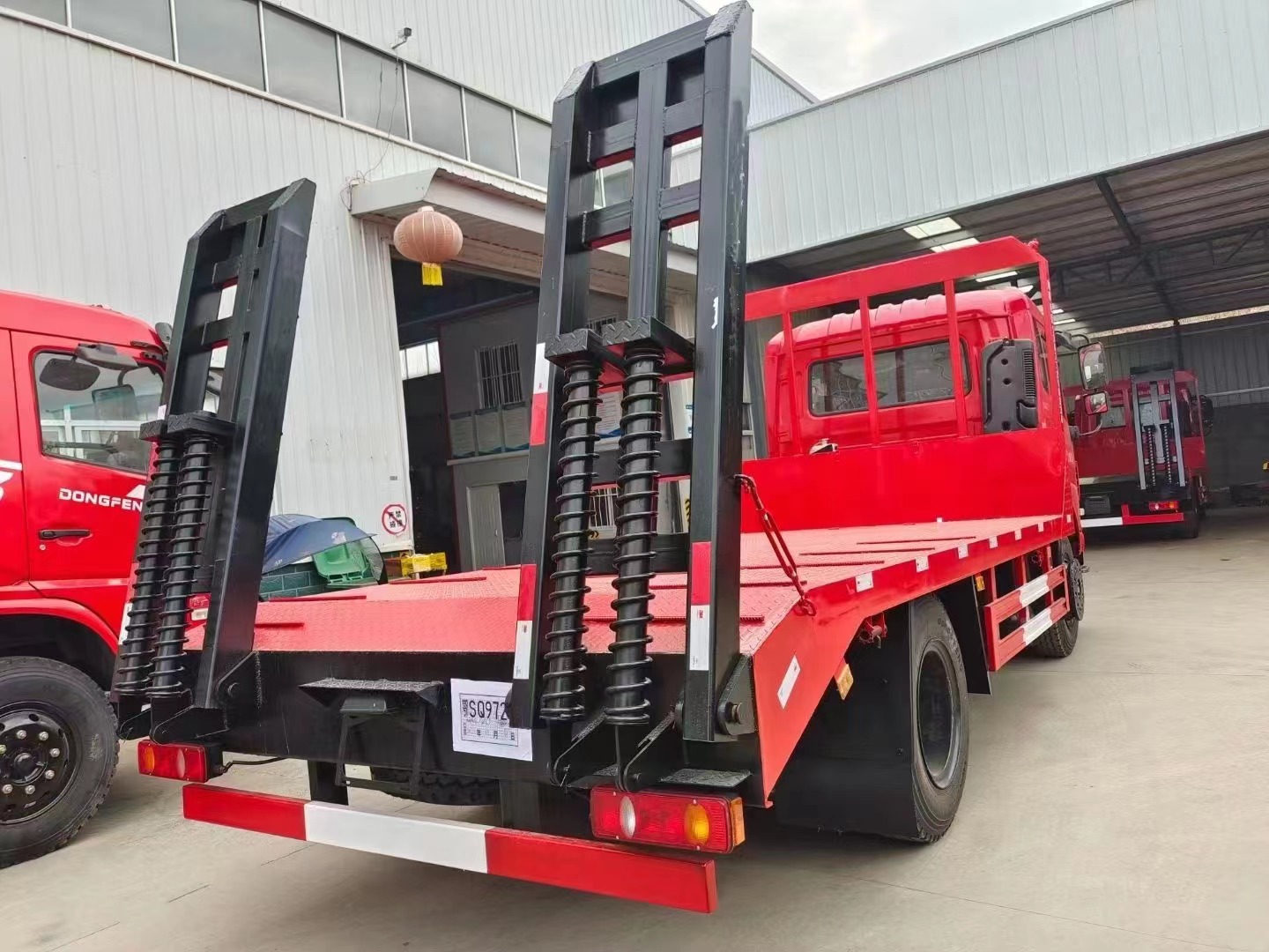 東風(fēng)D17-Z單橋平板運(yùn)輸車