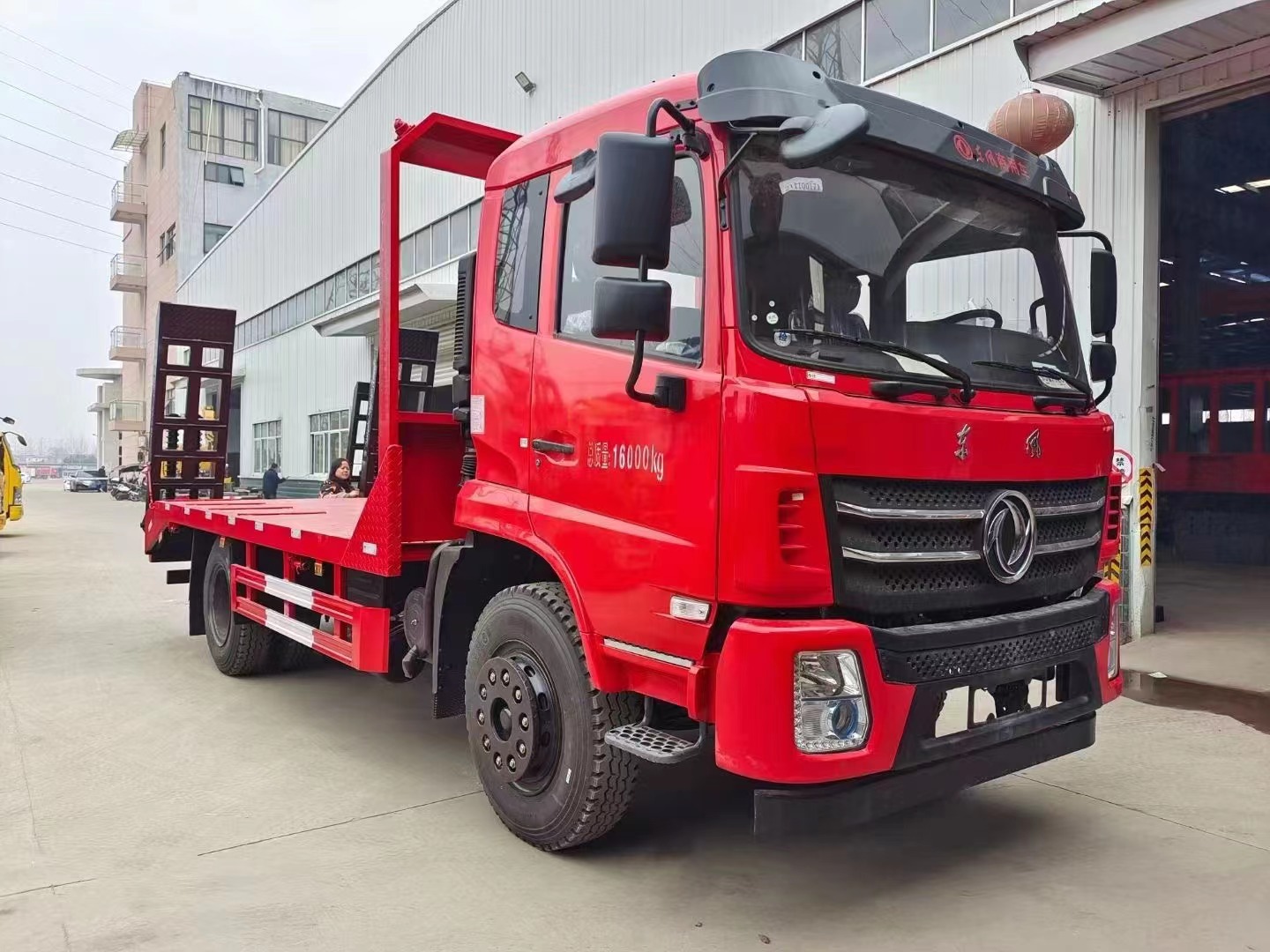 東風(fēng)D17-Z單橋平板運(yùn)輸車