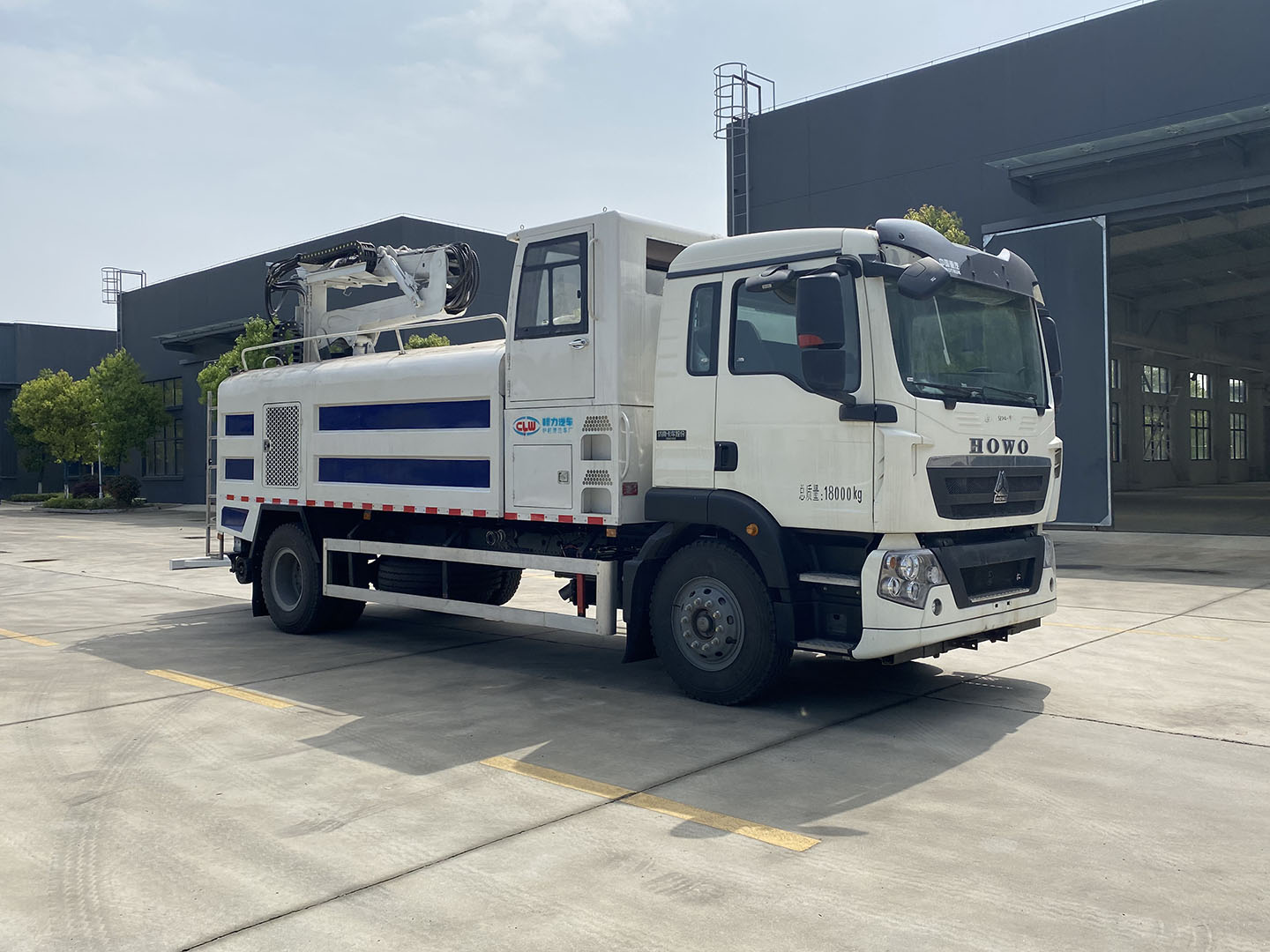 國(guó)六重汽豪沃隔音屏清洗車(chē)