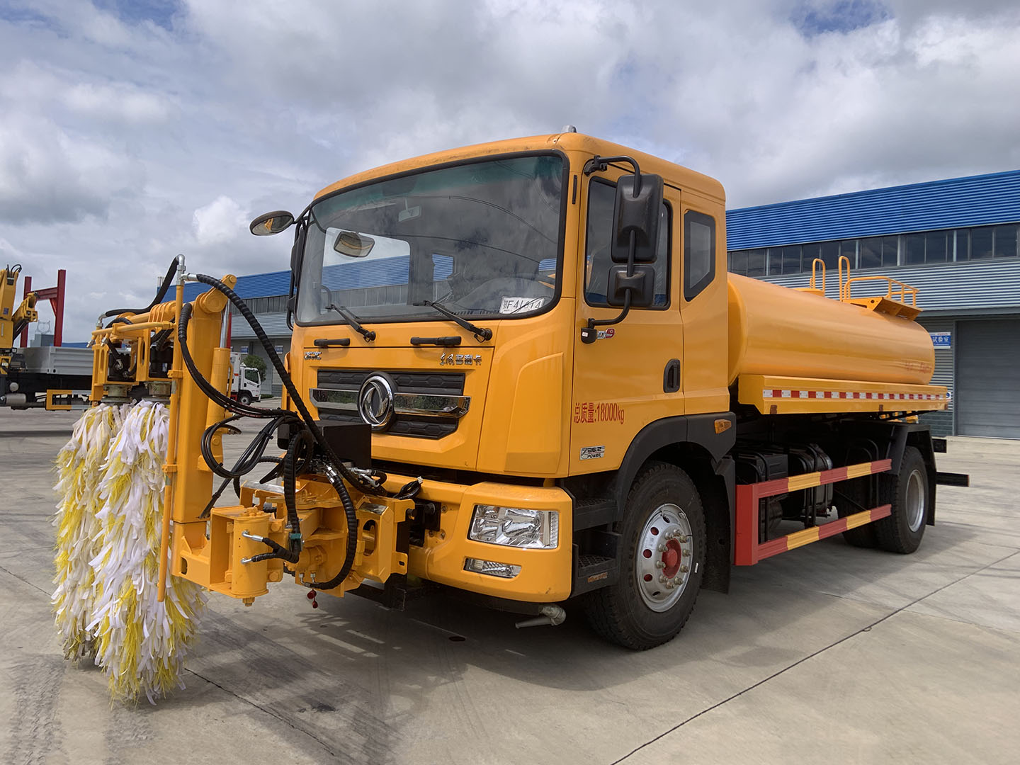 國(guó)六東風(fēng)D9城市護(hù)欄清洗車CL5180GQXE6