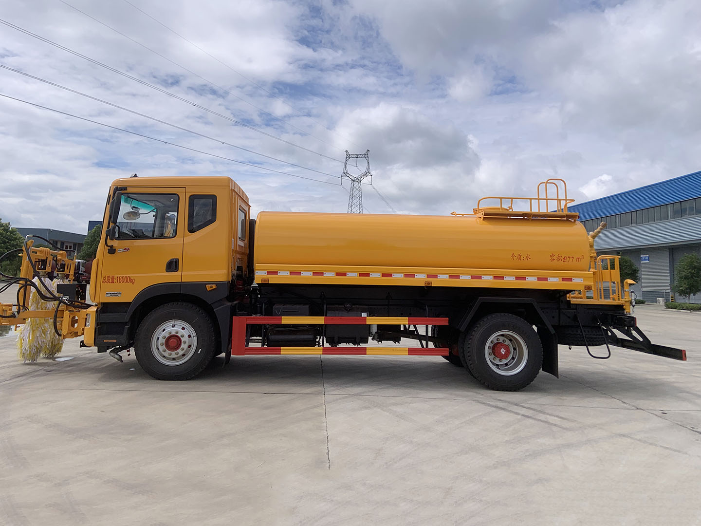 國(guó)六東風(fēng)D9城市護(hù)欄清洗車