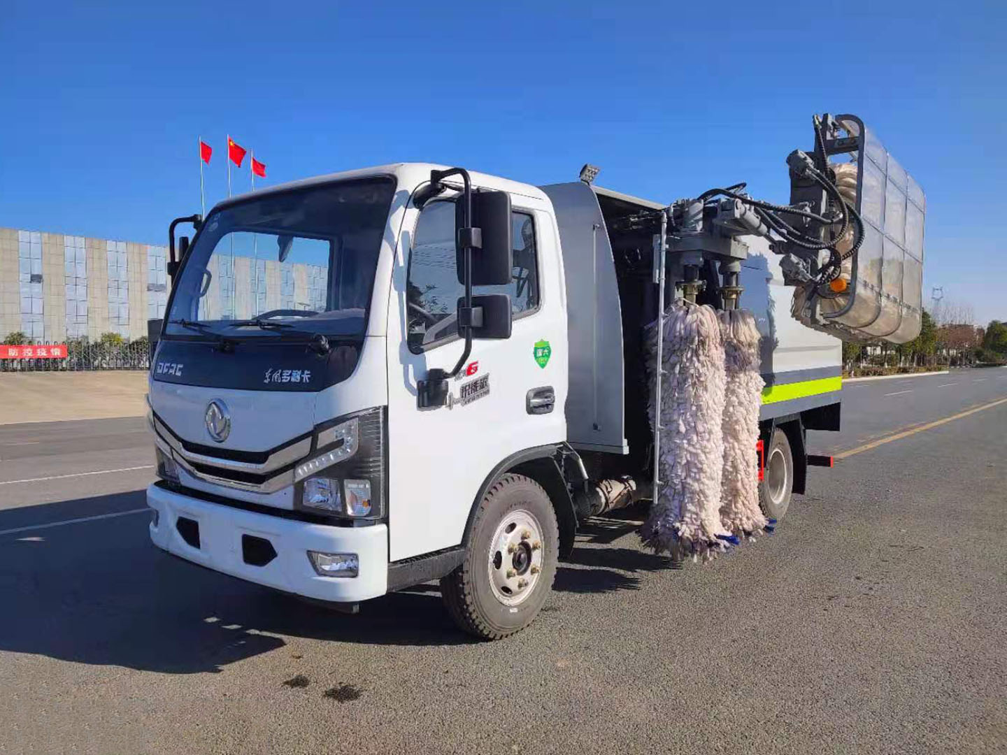 東風(fēng)小多利卡中置護(hù)欄清洗車