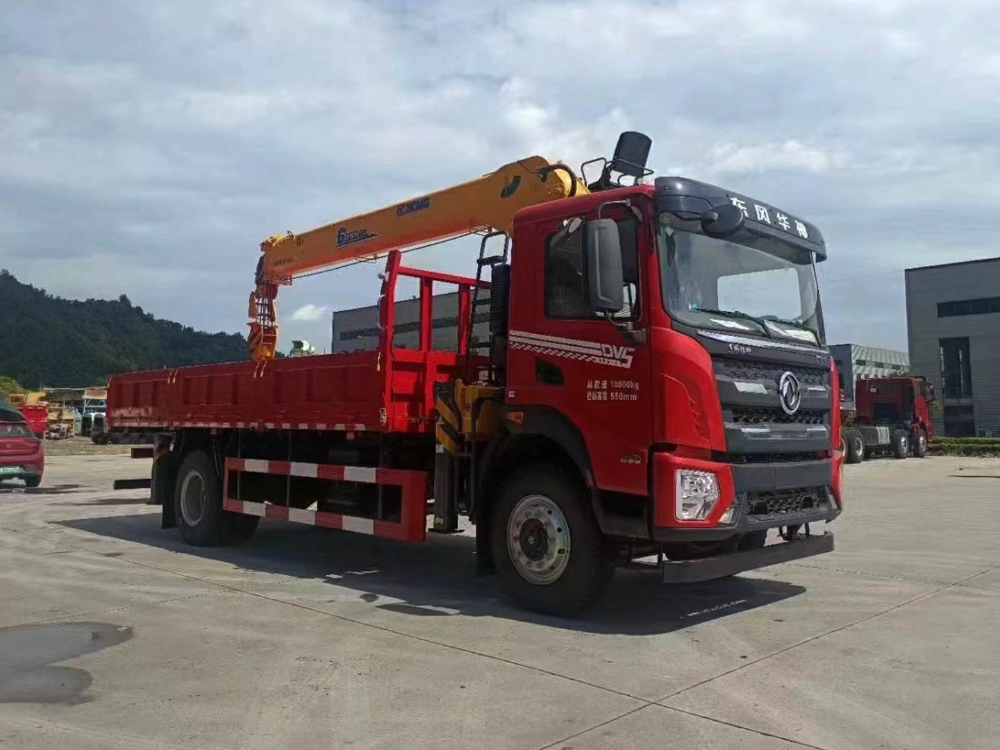 東風華神DV5單橋隨車吊