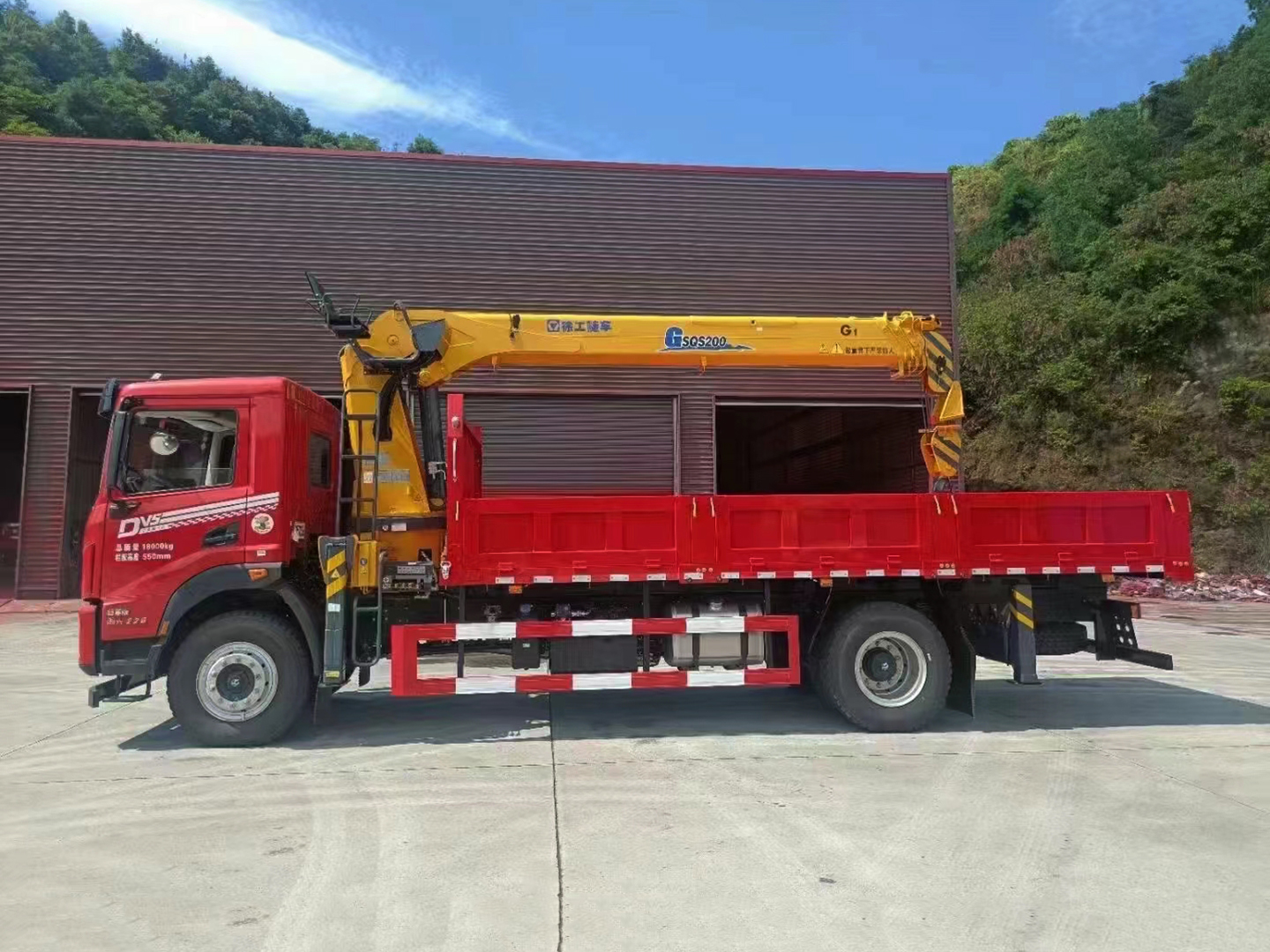 東風華神DV5單橋隨車吊