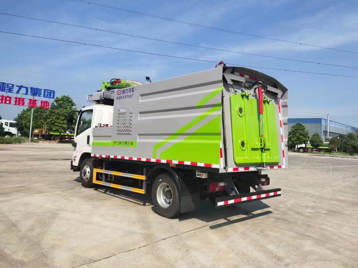 國六江鈴綠化綜合養(yǎng)護(hù)車后面圖片