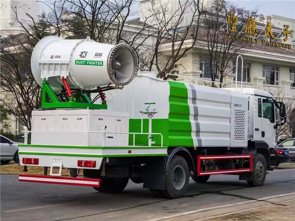 國(guó)六重汽汕德卡多功能抑塵車(chē)圖片