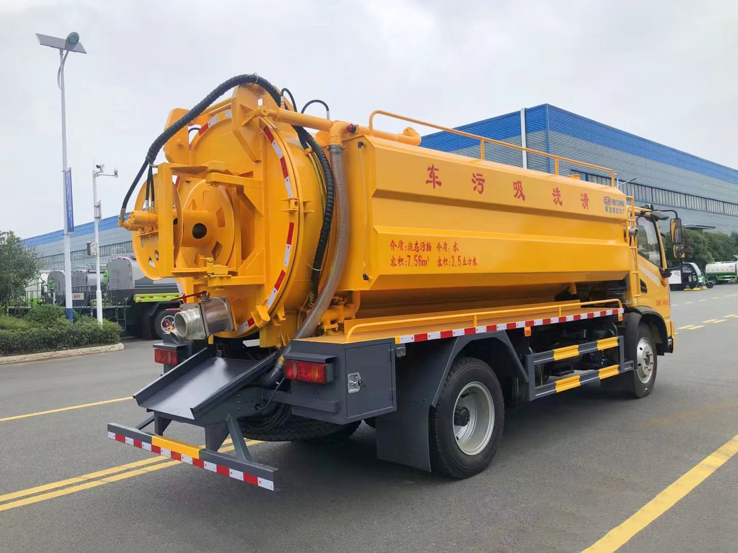 國(guó)六東風(fēng)華神清洗吸污車圖片