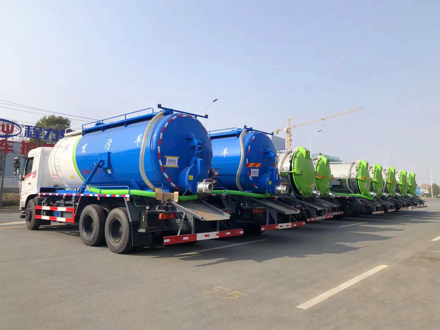 程力集團(tuán)環(huán)衛(wèi)東風(fēng)吸污車順利發(fā)車