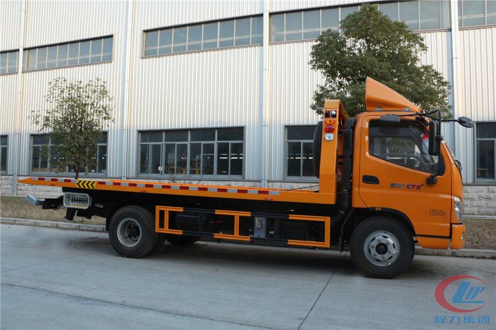 湖北福田奧鈴一拖二清障車側(cè)面圖