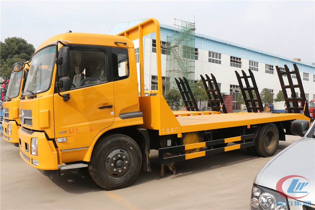 程力東風(fēng)天錦平板運輸車側(cè)面圖