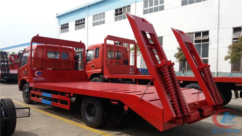 程力集團(tuán)東風(fēng)多利卡平板運(yùn)輸車(chē)側(cè)面圖