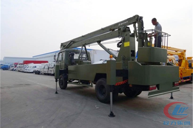 程力東風(fēng)153型20米高空作業(yè)車(chē)側(cè)面圖