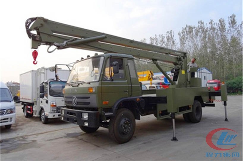 程力東風(fēng)153型20米高空作業(yè)車(chē)側(cè)面圖