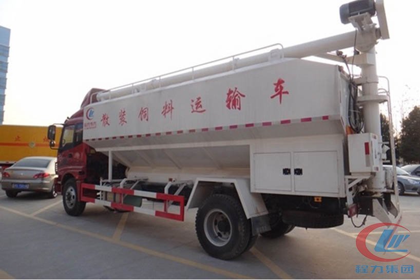 程力福田歐馬可散裝飼料運輸車側(cè)面圖