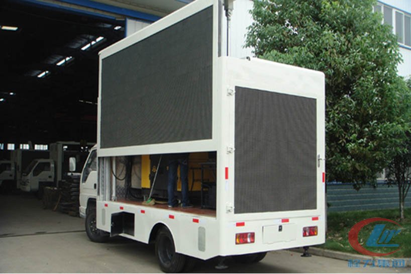 程力福田時(shí)代led廣告宣傳車(chē)側(cè)面圖