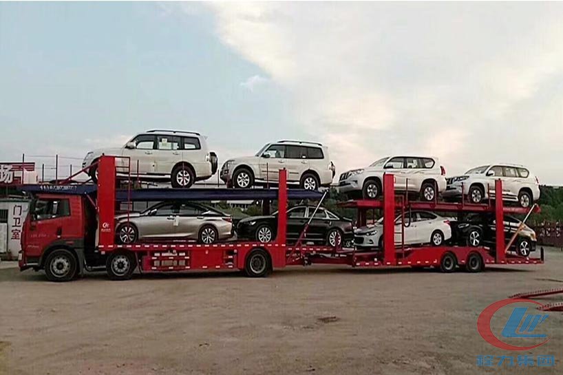 青島解放悍V小三軸中置軸轎運(yùn)車(chē)側(cè)面圖