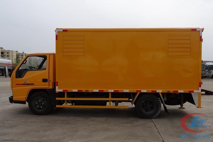 程力集團(tuán)江鈴小型應(yīng)急發(fā)電車側(cè)面圖