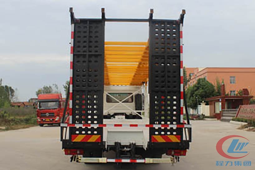 天錦轎運(yùn)車背面圖