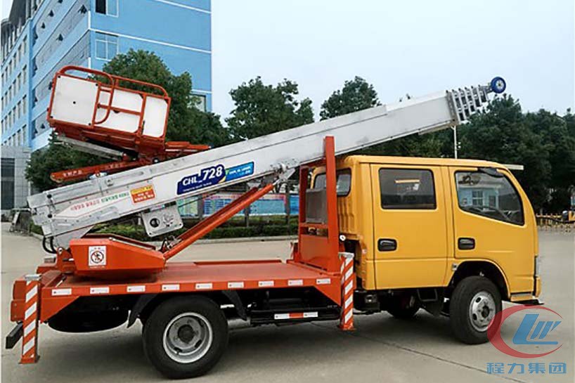 東風28米進口云梯車側(cè)面圖
