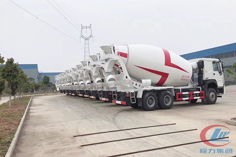 重汽豪沃混凝土攪拌車側面圖