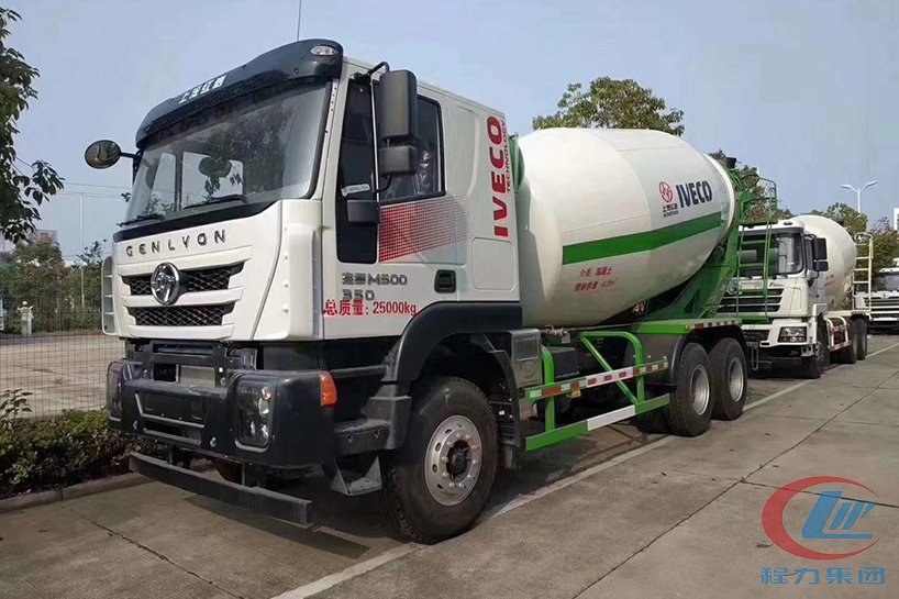 紅巖杰獅12方混凝土攪拌車(chē)側(cè)面圖