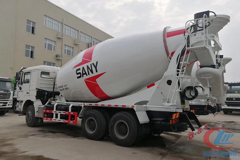 三一混凝土攪拌車側(cè)面圖