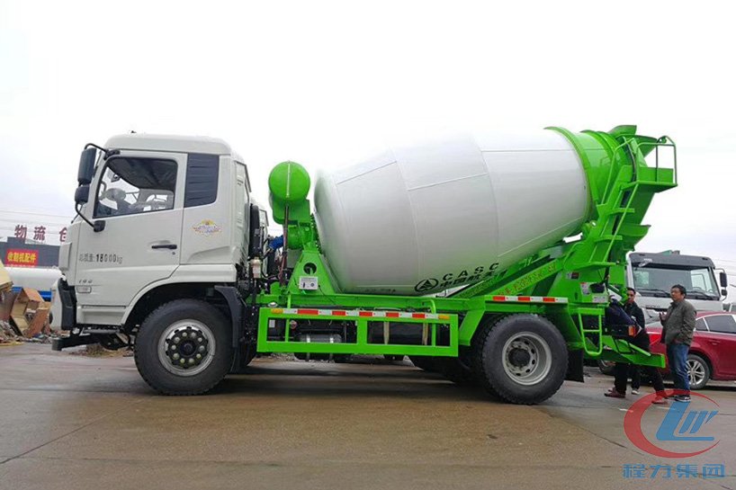 航天萬山混凝土攪拌車側(cè)面圖