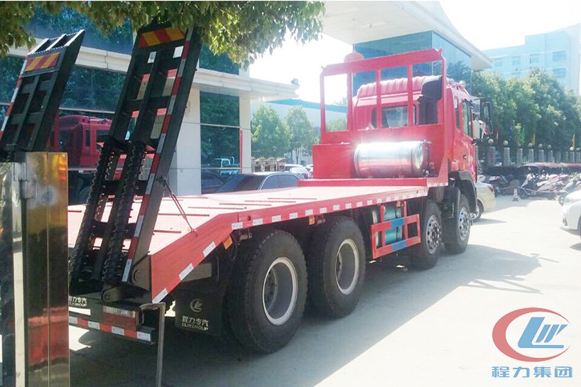 江淮前四后八（8x4）系列平板運輸車側(cè)面圖