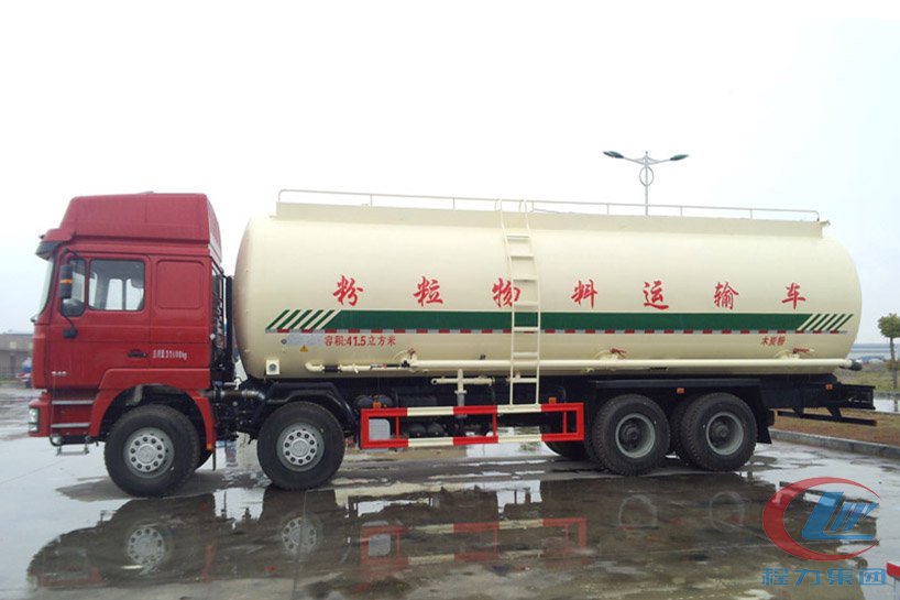 陜汽德龍F(tuán)3000前四后八國(guó)五41方粉粒物料運(yùn)輸車(chē)側(cè)面圖