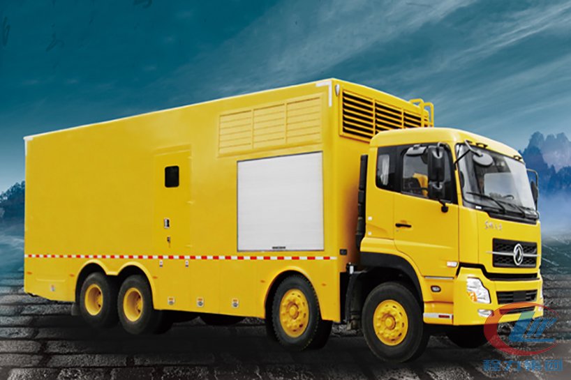 天龍前四后八應(yīng)急發(fā)電車側(cè)面圖