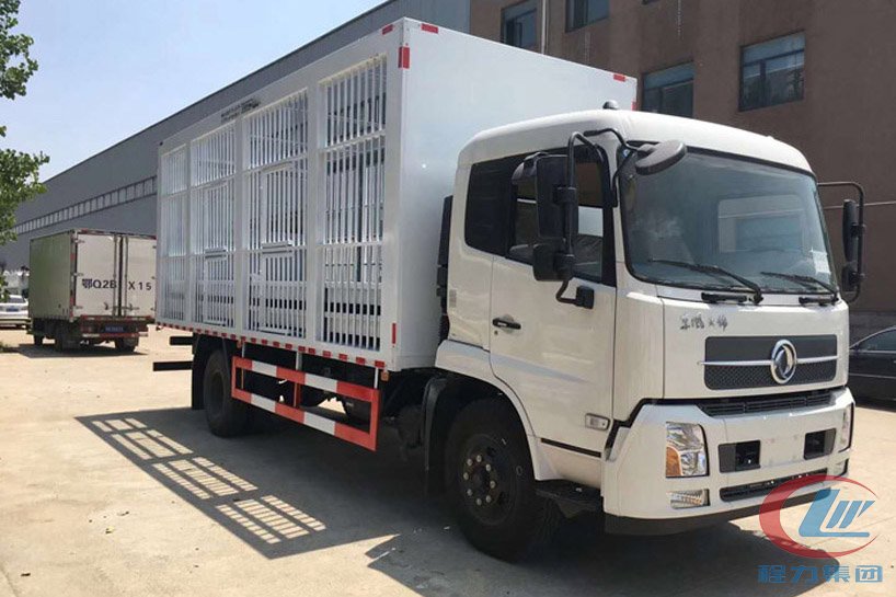 東風天錦6米8運豬車、畜禽運輸車側(cè)面圖