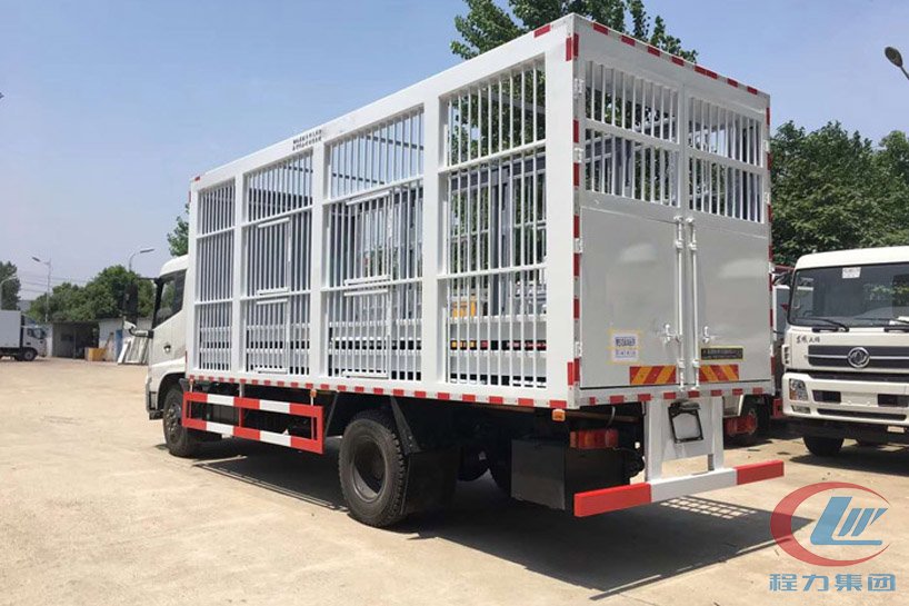 東風天錦6米8運豬車、畜禽運輸車側(cè)面圖