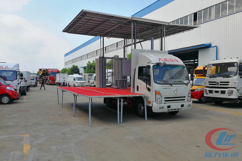 程力集團(tuán)大運(yùn)藍(lán)牌舞臺(tái)車側(cè)面圖