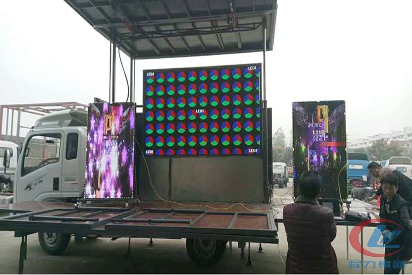 重汽王牌3.8米廂長舞臺車側(cè)面圖