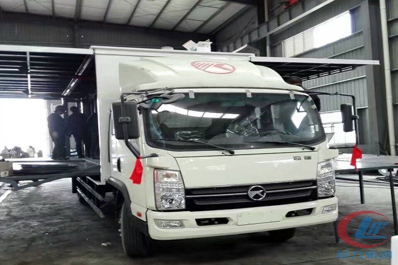 凱馬5.4米廂長舞臺(tái)車側(cè)面圖