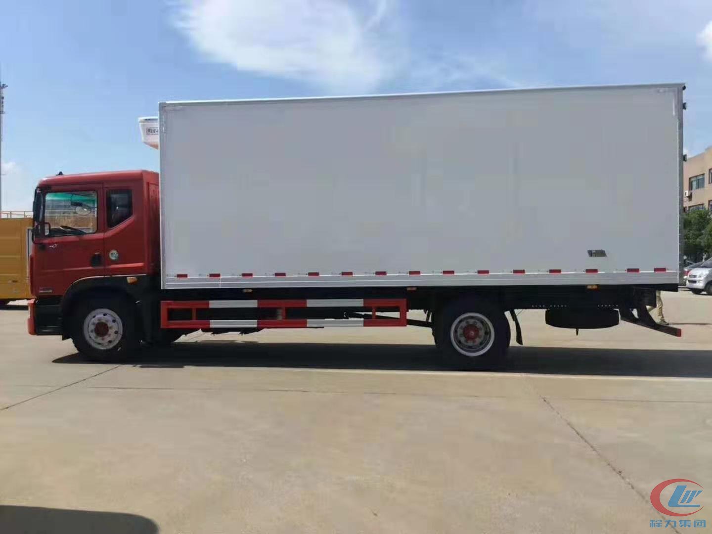 東風(fēng)多利卡D9冷藏車（廂長(zhǎng)6.8米）