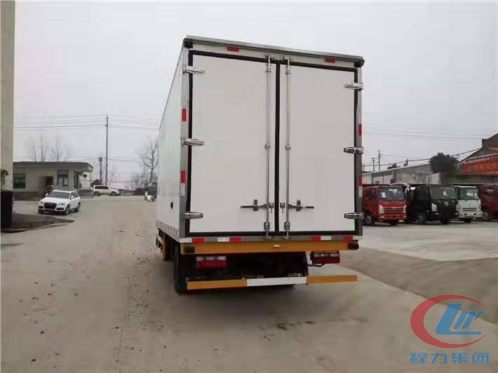 程力東風(fēng)多利卡D7冷藏車