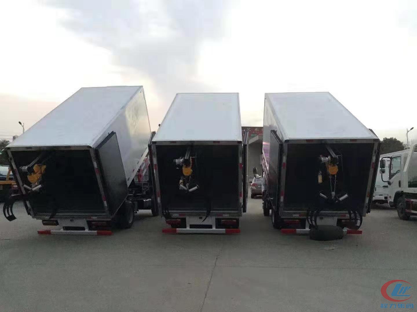 東風(fēng)多利卡D6動物尸體冷藏車