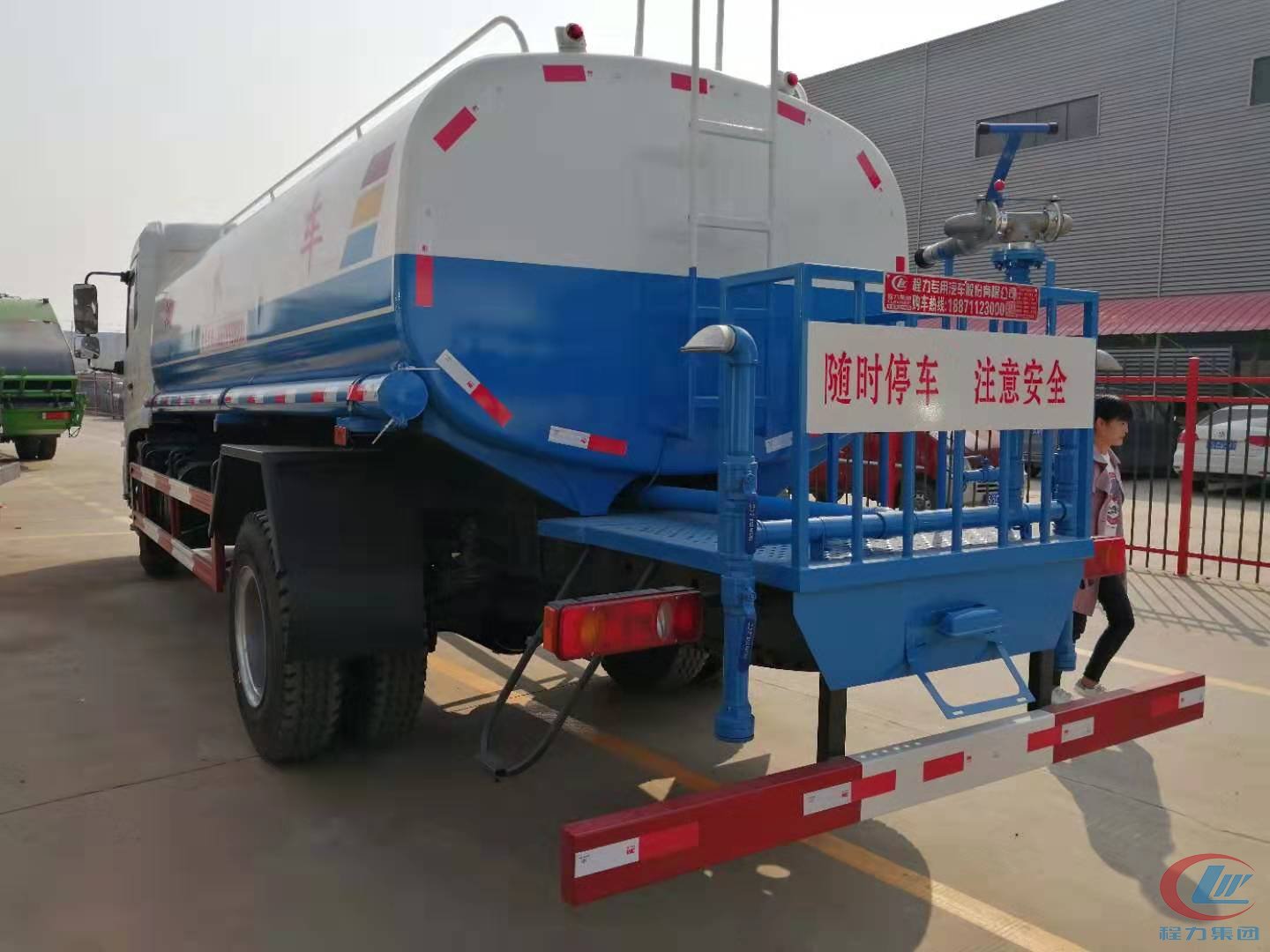 東風(fēng)天錦灑水車