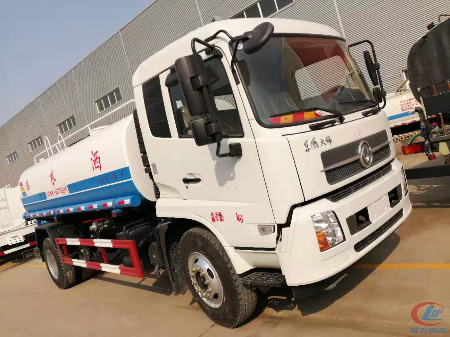 東風(fēng)天錦灑水車